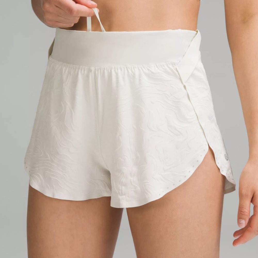 Lululemon Fast and Free High-Rise Short 2" Airflow (Size 10, BONE)